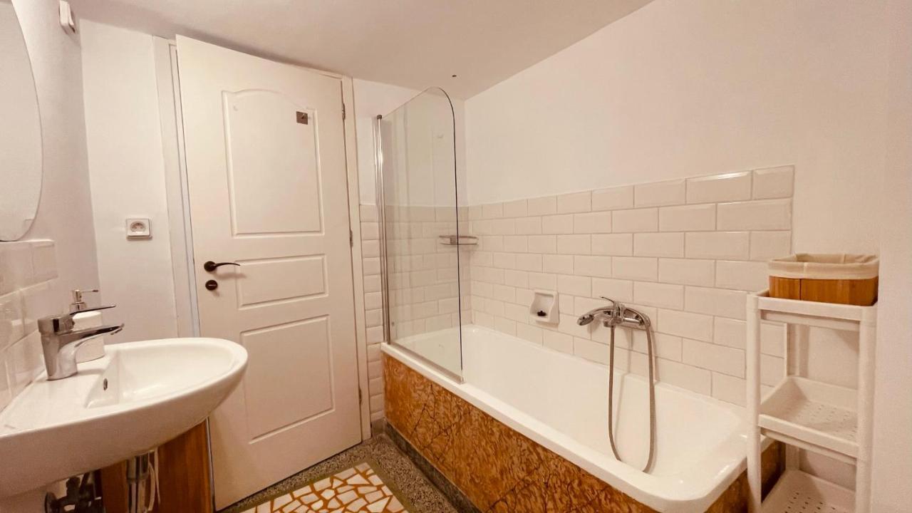 Daisy Apartment 15 Min To Acropolis Athens Ngoại thất bức ảnh